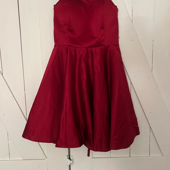 Beautiful satin dress, never worn - Picture 5 of 5